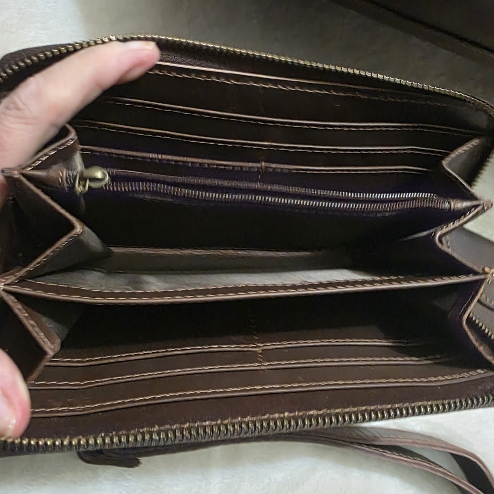 EUC Leather Tote Purse w/ matching wallet & change purse & adj shoulder strap. - Picture 15 of 16